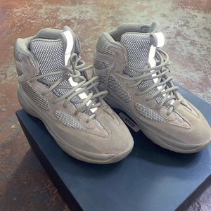 Season 7 Taupe Size 8.5